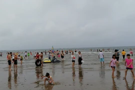 Phát hiện người đàn ông nằm chết trên bãi biển Cửa Lò