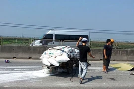 Một tài xế xe lôi bị container tông tử vong