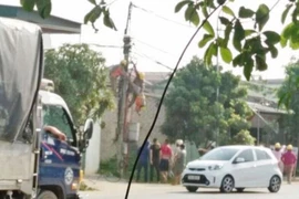 Công nhân bị điện giật tử vong khi đường dây đã cắt điện?