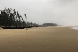 Thi thể 1 nam thanh niên dạt vào bờ biển