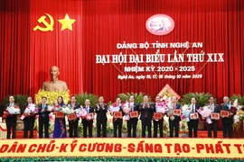 Nghệ An bế mạc Đại hội, phấn đấu thu ngân sách 30 ngàn tỉ đồng