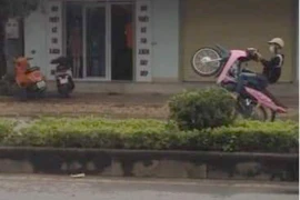Công an đã tìm ra 1 thanh niên chạy xe máy 'bốc đầu'