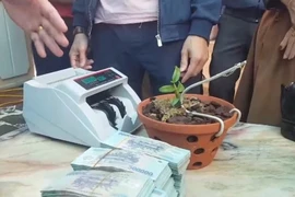 Cán bộ thuế làm việc với người bán lan 'đột biến' 1,6 tỉ đồng 