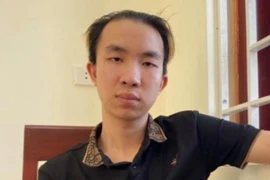 Giúp mẹ vận chuyển 20 bánh heroin rồi trốn vào TP.HCM