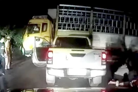 Cảnh sát nổ súng, bắt 2 kẻ chở ma túy