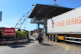 Phong tỏa quán cơm do 1 tài xế dương tính COVID-19