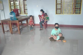 Chạy xe máy từ Đồng Nai về Nghệ An 'bỏ quên' vợ và 2 con nhỏ dọc đường