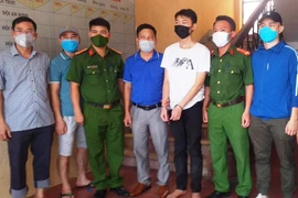 Trao thưởng vụ bắt nghi phạm học lớp 11 truy sát 2 mẹ con 