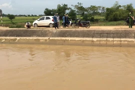 Thi thể người phụ nữ dưới sông Đào cách chiếc ô tô do bà điều khiển 2 km