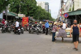 Người phụ nữ từng đến chợ đầu mối TP Vinh dương tính COVID-19