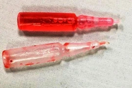 Ăn nhầm kẹo tẩm thuốc bẫy chuột, chị tử vong em phải cấp cứu
