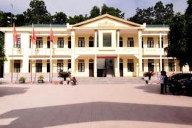 Phó chủ tịch xã ký giấy cho 5 người vùng dịch về quê bị tạm đình chỉ công tác