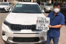 Nghệ An: Đua nhau hét giá xe biển số "ngũ quý chín" 37A-999.99 
