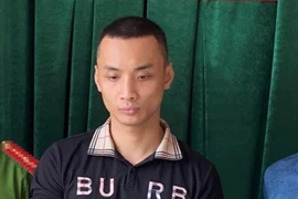 Lấy được điện thoại rồi vào Facebook của nạn nhân 'chat' mượn tiền 