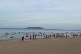 2 bí thư phường dũng cảm cùng cứu 6 người đuối nước ở biển Cửa Lò