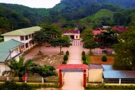 Phụ huynh bắt hiệu trưởng quỳ xin lỗi học sinh bị khởi tố tội làm nhục 