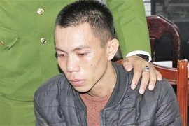 Cảnh sát mai phục cả đêm bắt thanh niên đang ôm 8 bánh heroin