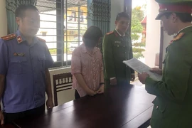 Nữ kế toán làm giúp hồ sơ khống để hiệu trưởng tham ô 