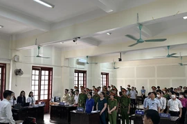 Xử vụ cô giáo Dung ở Nghệ An: 'Hỏi xoáy, đáp xoay' giữa đại diện VKS và bị cáo