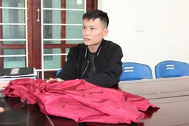 Phó giám đốc đầu tư trên mạng thua lỗ rồi đi cướp ngân hàng 