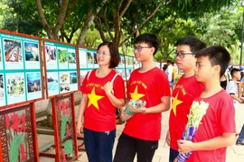 Trưng bày chuyên đề 'Đảng Cộng sản Việt Nam- 95 năm những chặng đường vẻ vang'