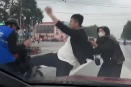 Tạm giữ hình sự người đánh học sinh lớp 11 sau va chạm giao thông 