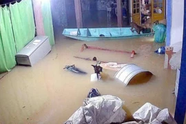 Hà Tĩnh: Mưa lớn, lũ đổ về trong đêm cuốn trôi nhiều tài sản 