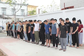 Bắt 100 người lừa đảo qua mạng: Có nạn nhân bị lừa mất đến 41 tỉ đồng 