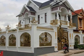 Lừa đảo hàng ngàn người qua mạng rồi về quê xây biệt thự 