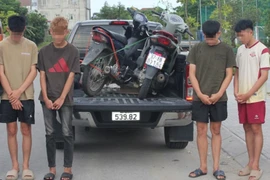 CSGT cho xem lại video con chạy xe đánh võng, bố mẹ 'giật mình' 