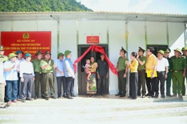 Bộ Công an ra quân cao điểm 40 ngày đêm xây trường học và nhà tặng người dân vùng lũ ở Nghệ An