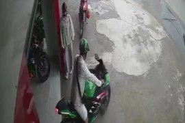 Kiểu lừa mới: Để người yêu ở cửa hàng, chạy thử xe máy rồi không trở lại