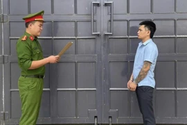 Giữ hộ vàng khi đưa người đi cấp cứu rồi không trả