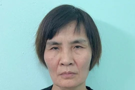 Tạm giữ hình sự người bắt nữ sinh 19 tuổi quỳ trên đường ở Hà Nội