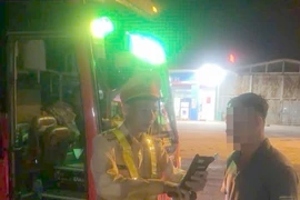 Xe nhồi nhét khách, người dân phản ánh đến zalo Cục trưởng Cục CSGT 