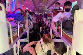 Hình ảnh xe giường nằm 'nhồi nhét' 300% số khách được phép chở