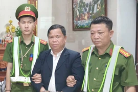 Bị bắt vì giả danh luật sư nhận tiền giải quyết tranh chấp đất đai