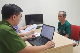 Bắt giữ 'thần y' dỏm Nguyễn Tiến Nam và 7 người lừa chữa bệnh bằng ion kiềm