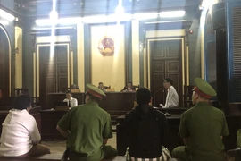 Người đánh kiểm sát viên tại tòa được đưa đến phiên xử dân sự