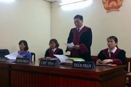 Tạm ngừng phiên tòa 1 tháng vì họa sĩ Lê Linh bị bệnh