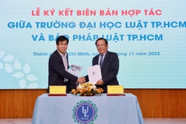 Trường ĐH Luật TP.HCM và Báo Pháp luật TP.HCM ký kết hợp tác