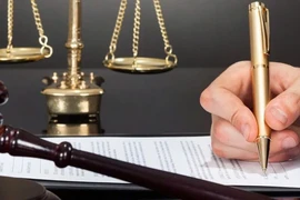 Trả lại đơn khởi kiện không đúng bị toà cấp trên huỷ quyết định