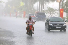 Mưa lớn ngập đường, giải cơn đại hạn mặn tại Hậu Giang