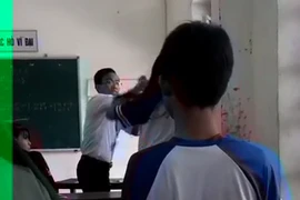 Thầy trò đánh nhau túi bụi trong lớp học 