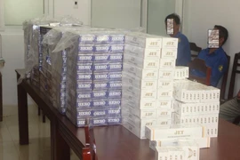 CSGT Cần Thơ bắt 4 xe ô tô khách chở thuốc lá lậu