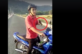 Vụ phó phòng dùng súng đồ chơi dọa dân: Có phạm luật?