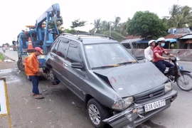 4 xe tông nhau gần cầu Rượu, hàng chục khách hoảng loạn