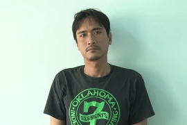 Trộm dùng kim tiêm đe dọa chủ nhà 