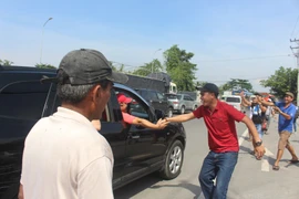 Chùm ảnh: 1 số người vỗ tay khi BOT Cai Lậy 'thất thủ' 