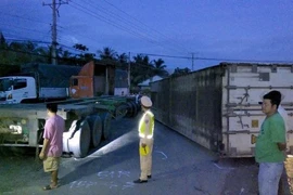 Tông xe liên hoàn ở Tiền Giang, quốc lộ 1A tắc 5 km